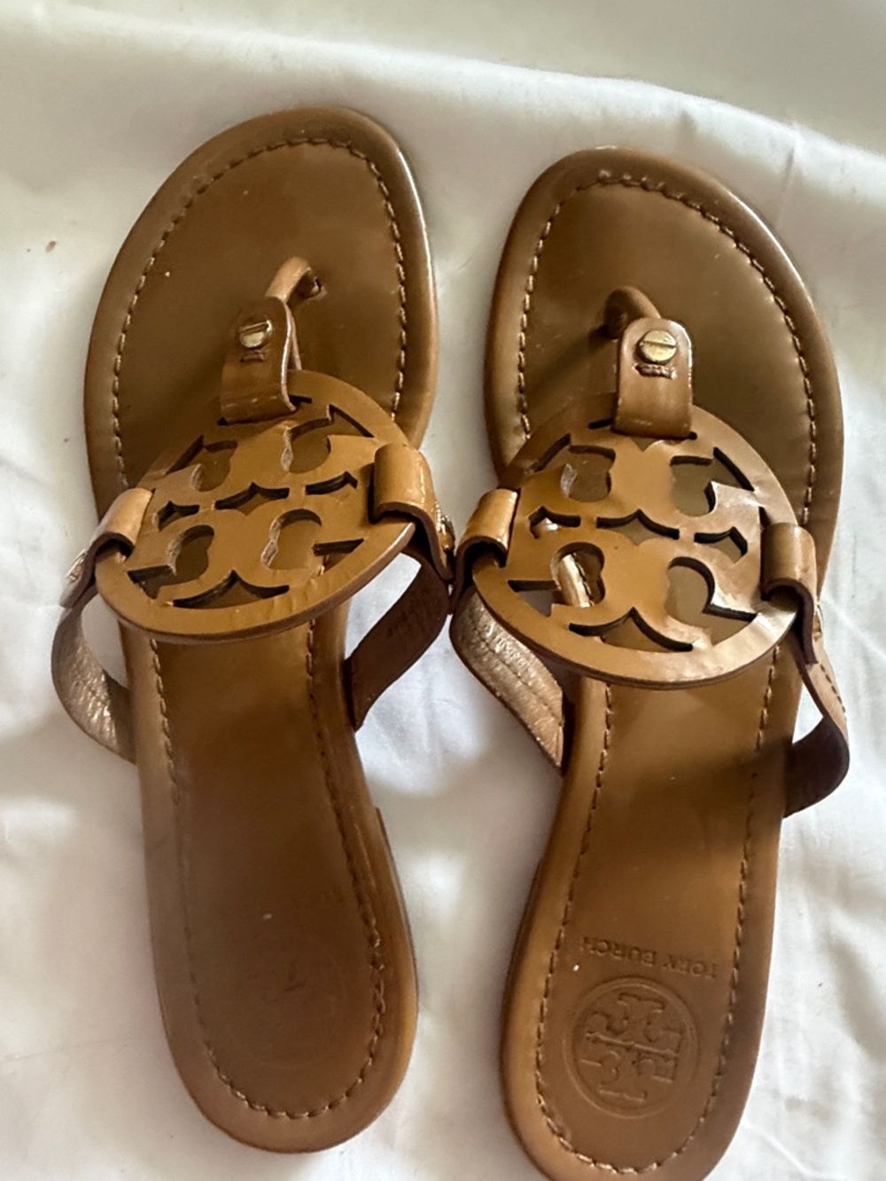 Tory Burch Brown Leather Logo Cutout Thong Sandals - Picture 8 of 14